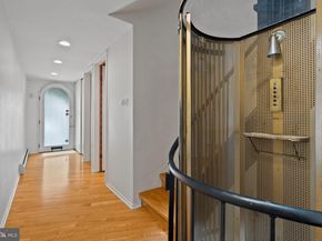 245 S 3rd Street, Philadelphia PA 19106