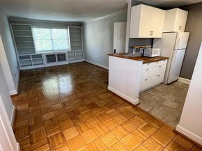 1626 W Abingdon Drive W 302, Alexandria VA 22314