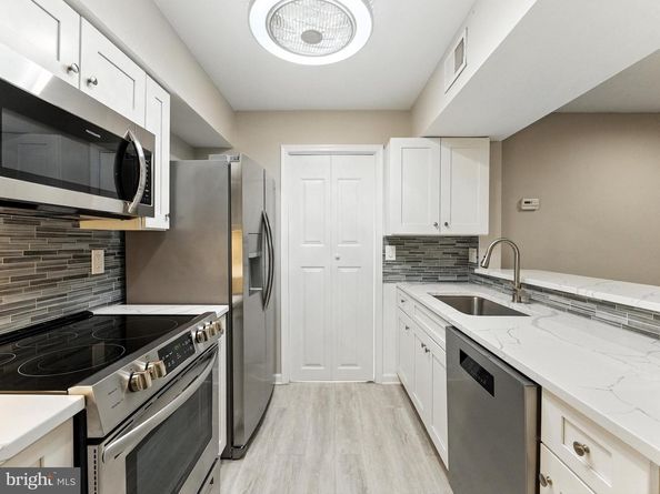 3391 Lakeside View Drive 205, Falls Church VA 22041