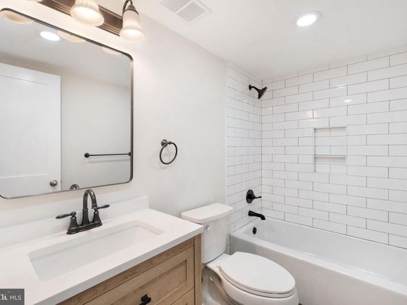 203 Yoakum Parkway 825, Alexandria VA 22304