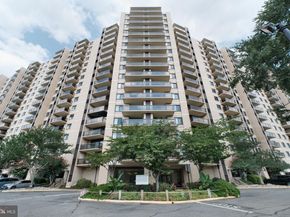 203 Yoakum Parkway 825, Alexandria VA 22304