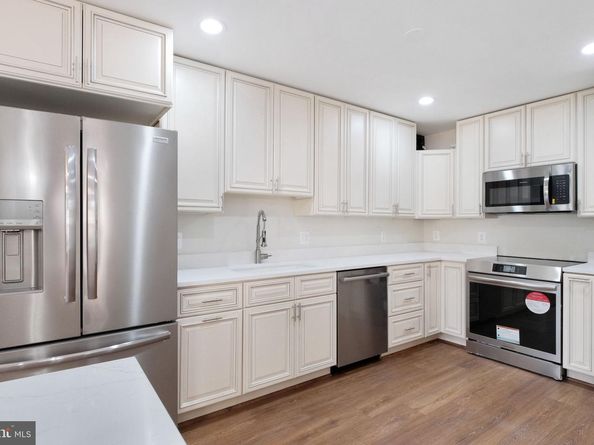 203 Yoakum Parkway 825, Alexandria VA 22304