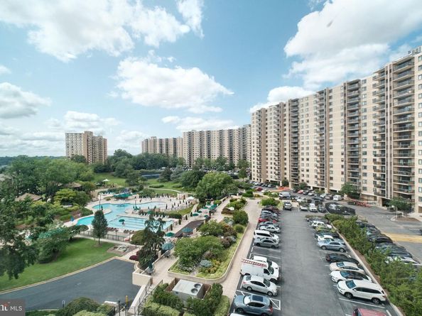 203 Yoakum Parkway 825, Alexandria VA 22304
