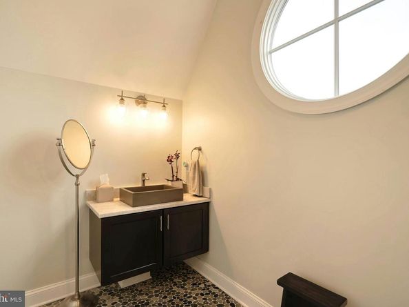 2807 1st Road N, Arlington VA 22201