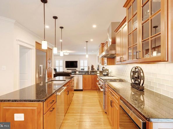 2807 1st Road N, Arlington VA 22201