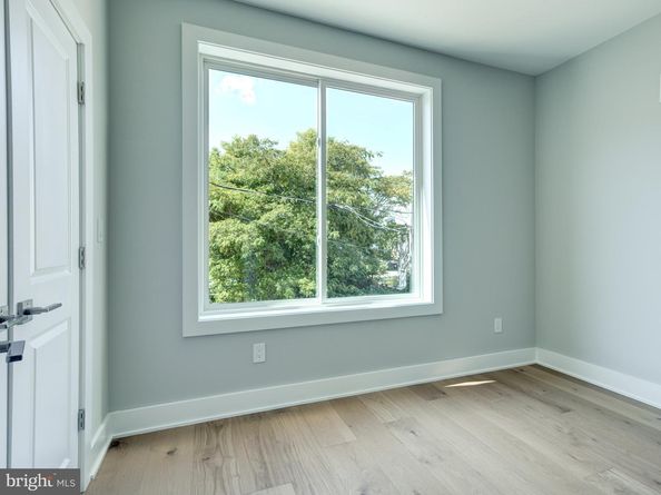 1933 N Leithgow Street, Philadelphia PA 19122