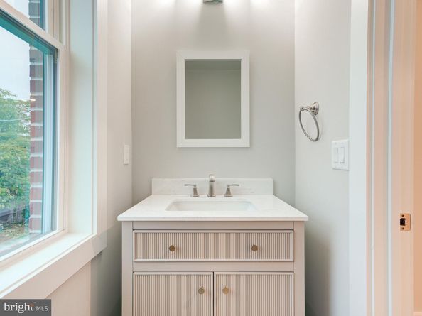 1933 N Leithgow Street, Philadelphia PA 19122