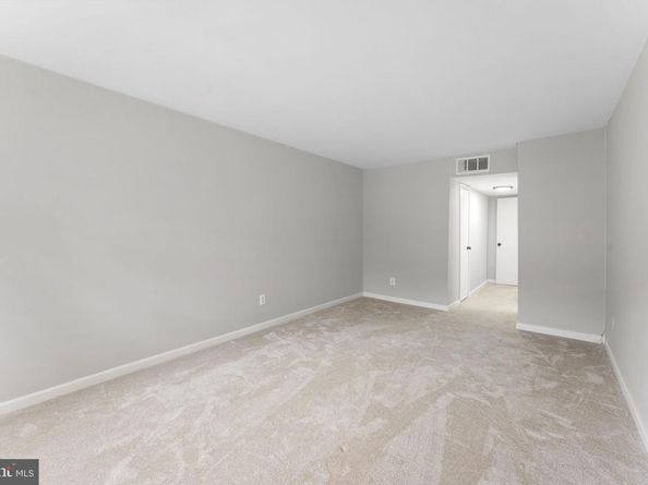 2902 Kings Chapel Road 13/6, Falls Church VA 22042