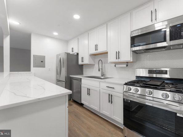 2902 Kings Chapel Road 13/6, Falls Church VA 22042