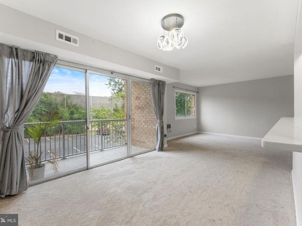 2902 Kings Chapel Road 13/6, Falls Church VA 22042