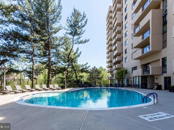 1101 S Arlington Ridge Road 112, Arlington VA 22202