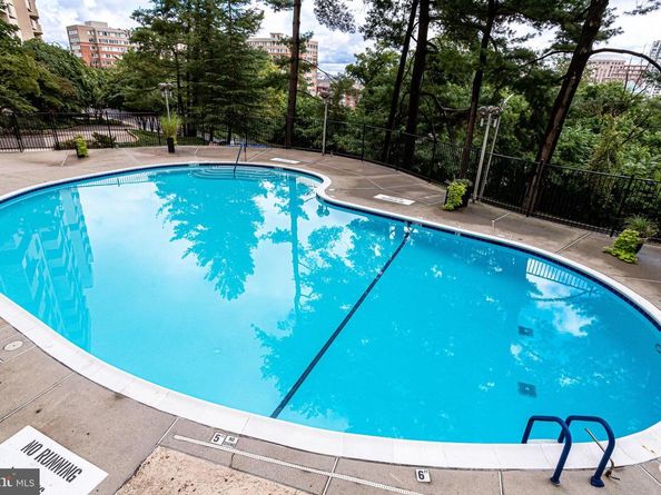 1101 S Arlington Ridge Road 112, Arlington VA 22202