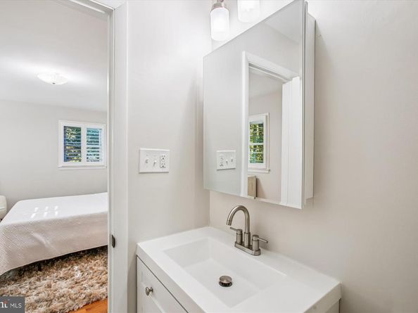 5300 1st Place N, Arlington VA 22203