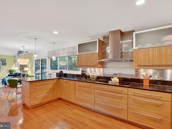 2410 Nottingham Drive, Falls Church VA 22043