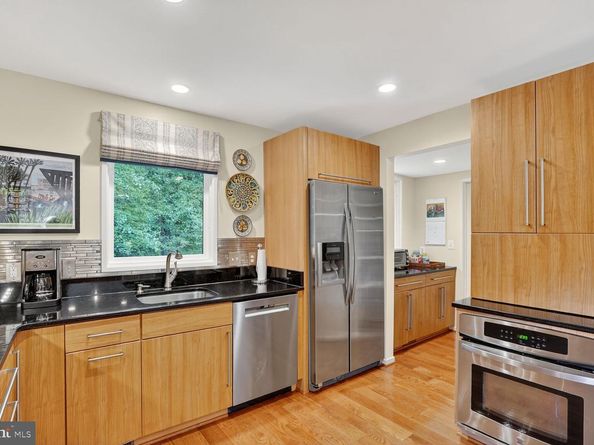 2410 Nottingham Drive, Falls Church VA 22043