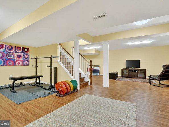 2410 Nottingham Drive, Falls Church VA 22043