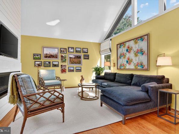 2410 Nottingham Drive, Falls Church VA 22043