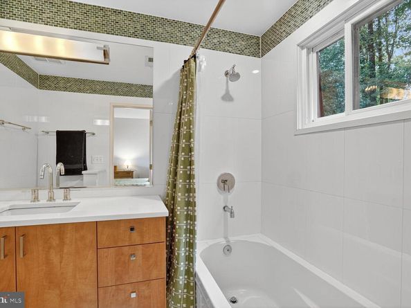 2410 Nottingham Drive, Falls Church VA 22043