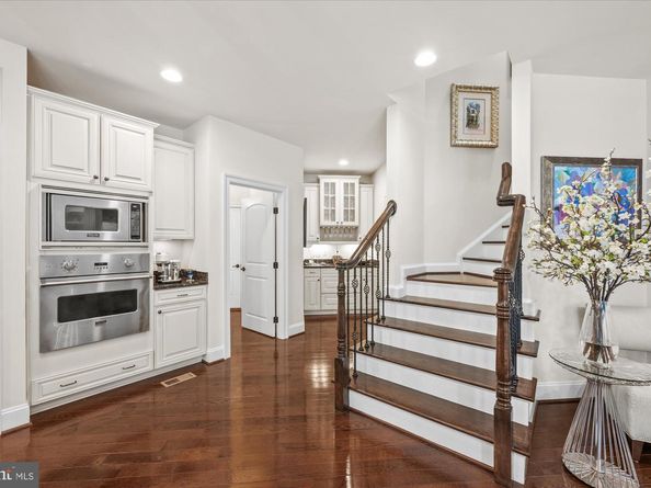1678 Hunting Crest Way, Vienna VA 22182