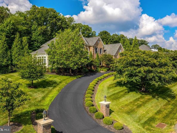 1678 Hunting Crest Way, Vienna VA 22182