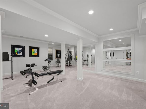 1678 Hunting Crest Way, Vienna VA 22182