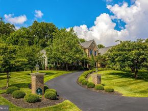 1678 Hunting Crest Way, Vienna VA 22182