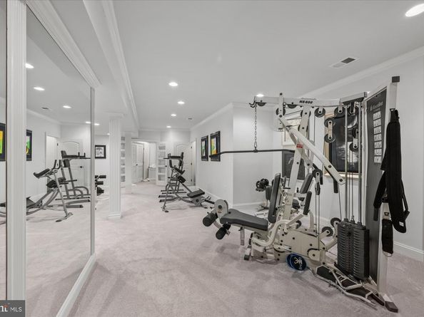 1678 Hunting Crest Way, Vienna VA 22182