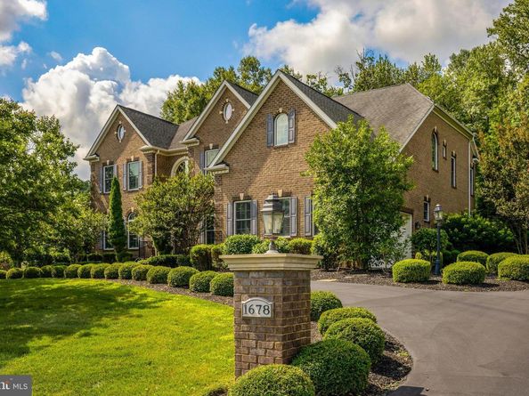 1678 Hunting Crest Way, Vienna VA 22182