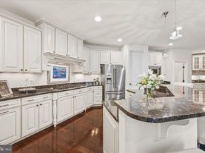 1678 Hunting Crest Way, Vienna VA 22182