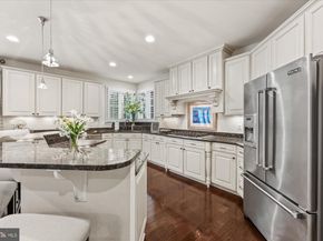 1678 Hunting Crest Way, Vienna VA 22182