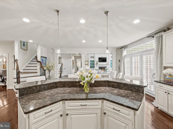 1678 Hunting Crest Way, Vienna VA 22182