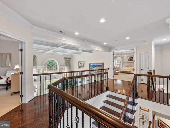 1678 Hunting Crest Way, Vienna VA 22182