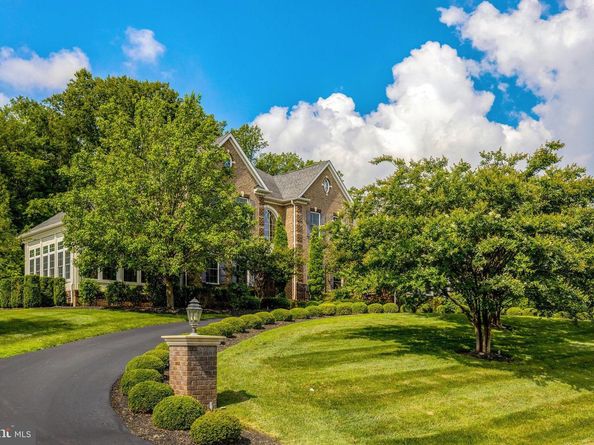 1678 Hunting Crest Way, Vienna VA 22182