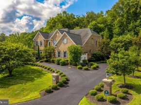 1678 Hunting Crest Way, Vienna VA 22182