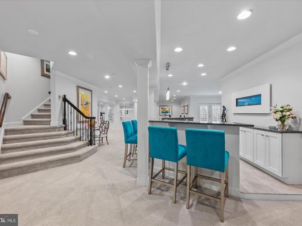 1678 Hunting Crest Way, Vienna VA 22182