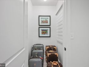 1678 Hunting Crest Way, Vienna VA 22182