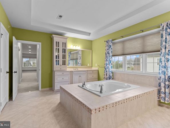 288 Jane Chapman Drive E E, Newtown PA 18940