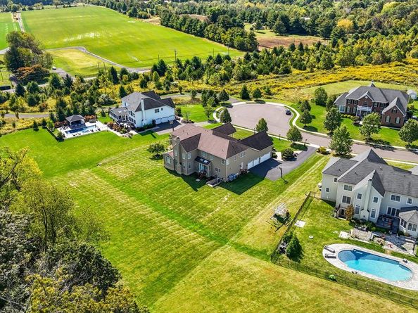288 Jane Chapman Drive E E, Newtown PA 18940