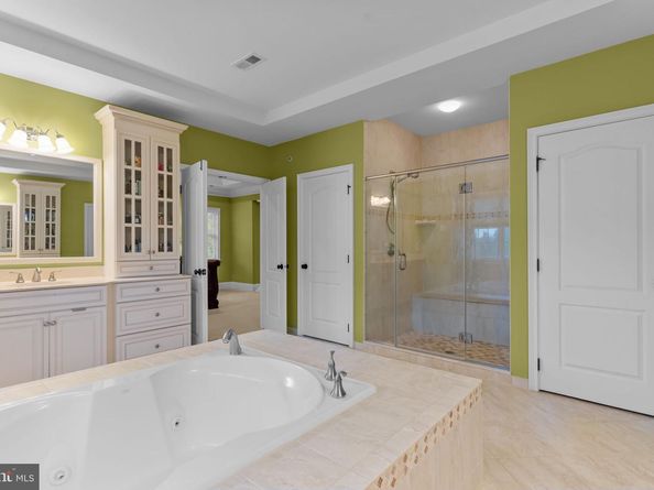 288 Jane Chapman Drive E E, Newtown PA 18940