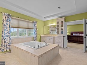 288 Jane Chapman Drive E E, Newtown PA 18940