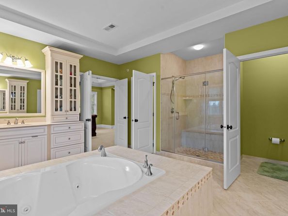288 Jane Chapman Drive E E, Newtown PA 18940