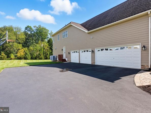 288 Jane Chapman Drive E E, Newtown PA 18940