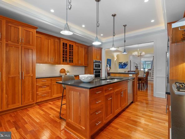 2019 Rittenhouse Square, Philadelphia PA 19103