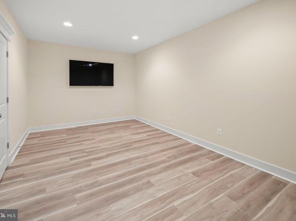 217 Pleasant Street SW, Vienna VA 22180