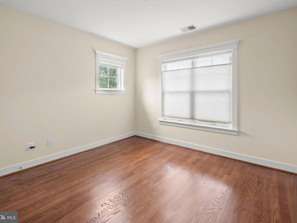 217 Pleasant Street SW, Vienna VA 22180