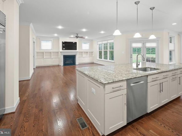 217 Pleasant Street SW, Vienna VA 22180