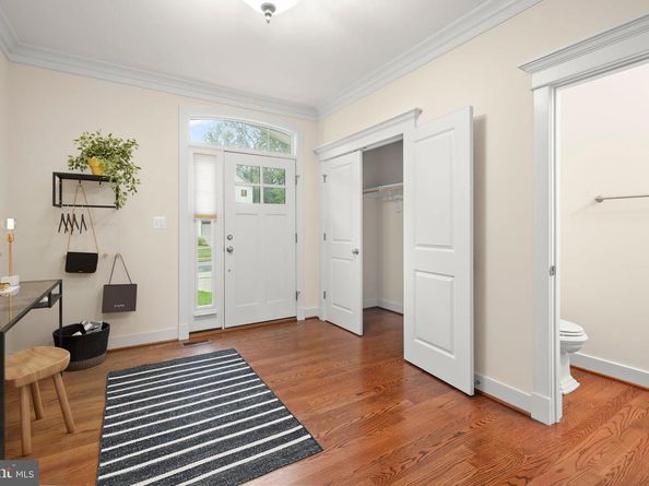 217 Pleasant Street SW, Vienna VA 22180