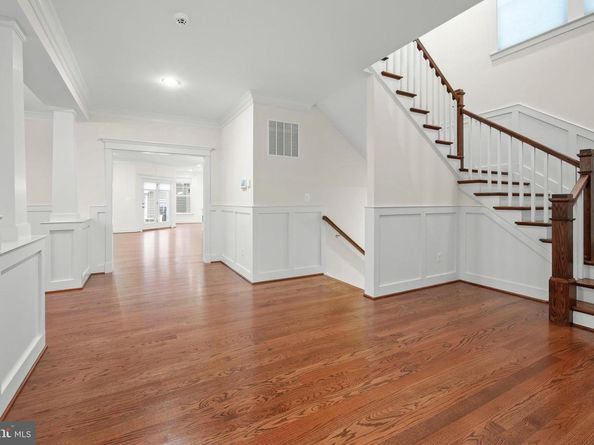 217 Pleasant Street SW, Vienna VA 22180