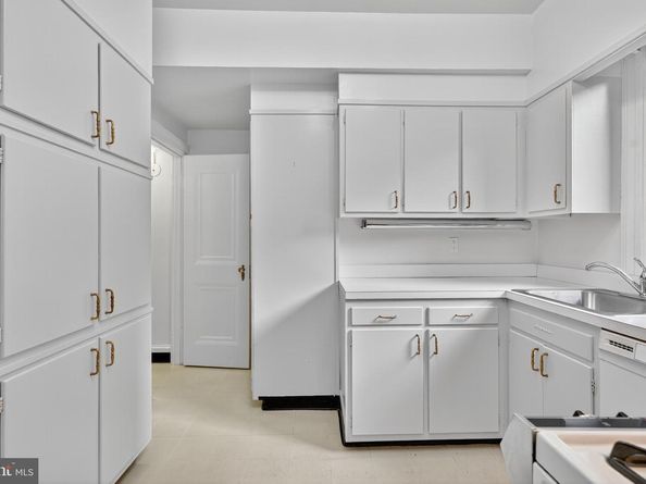 4000 Cathedral Avenue NW 208B, Washington DC 20016