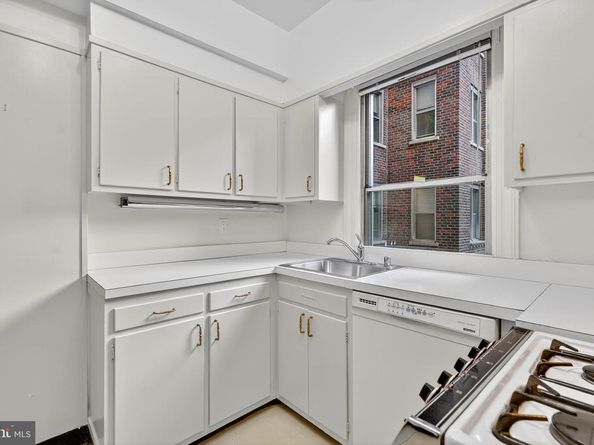 4000 Cathedral Avenue NW 208B, Washington DC 20016